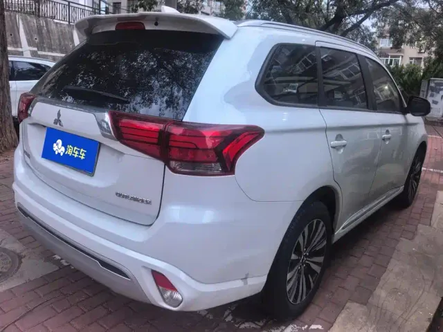 Mitsubishi Outlander — Фото автомобиля 3
