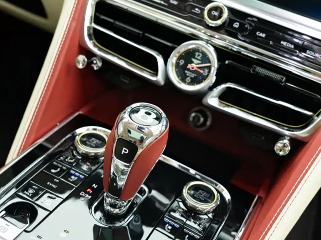 Bentley Flying Spur — Фото автомобиля 22
