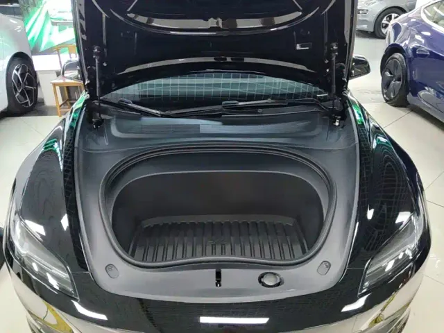 Tesla Model 3 — Фото автомобиля 19