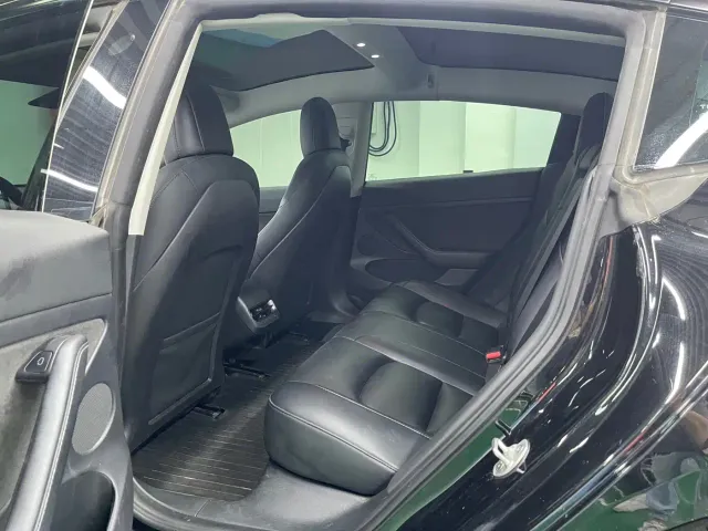 Tesla Model 3 — Фото автомобиля 9