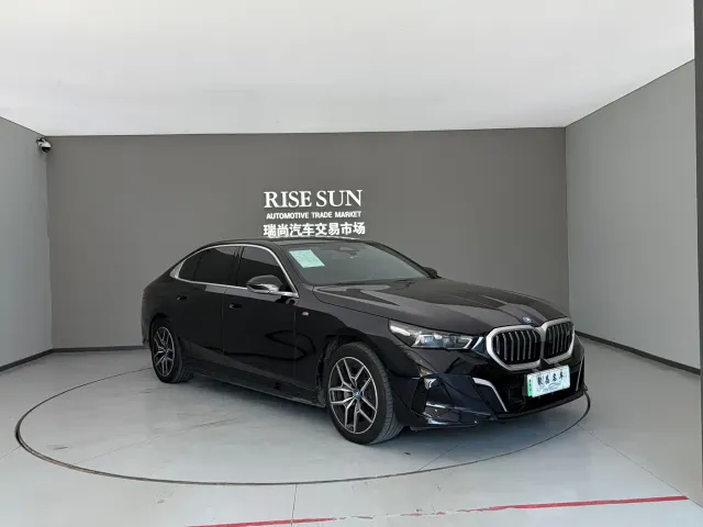 BMW i5 — Фото автомобиля 3