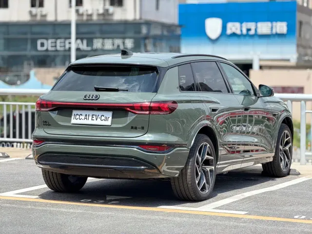 Audi Q6L e-tron — Фото автомобиля 6