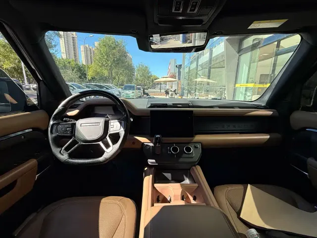 Land Rover Defender — Фото автомобиля 5