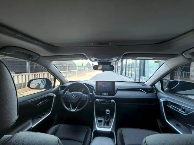 Toyota RAV4 — Фото автомобиля 8
