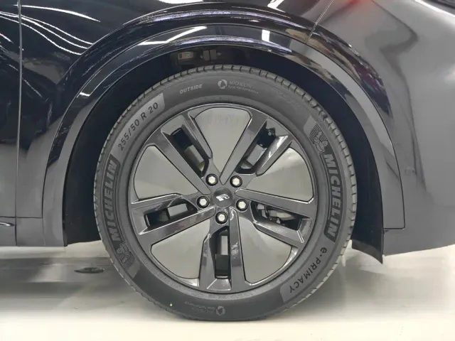 Li Auto L8 — Фото автомобиля 18