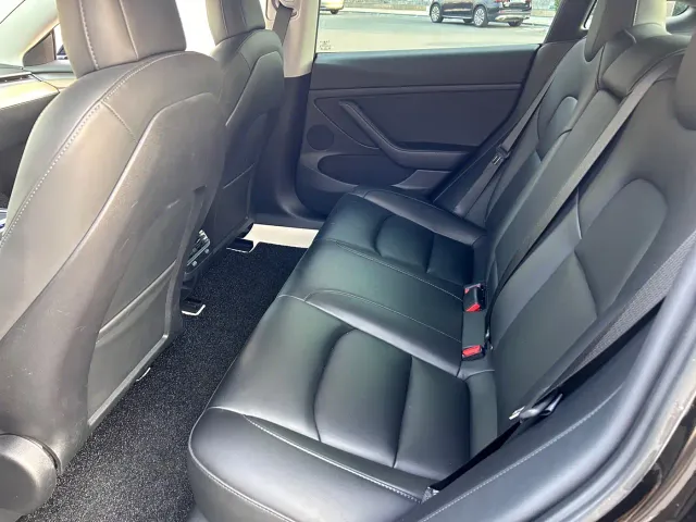 Tesla Model 3 — Фото автомобиля 9