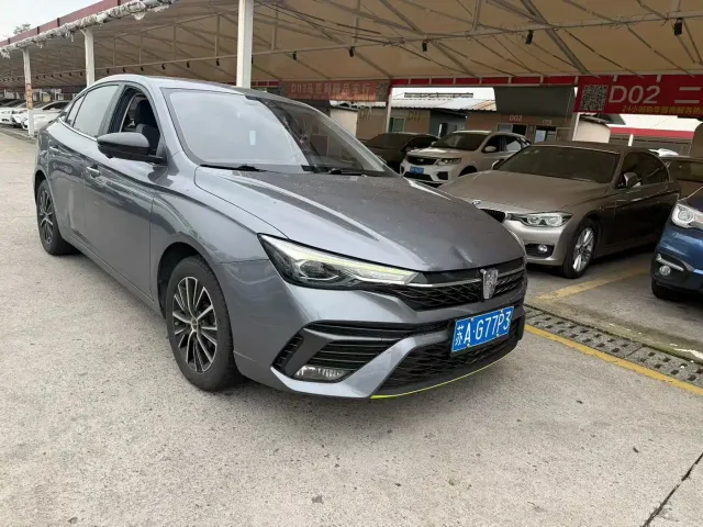 Roewe i5 — Фото автомобиля 3