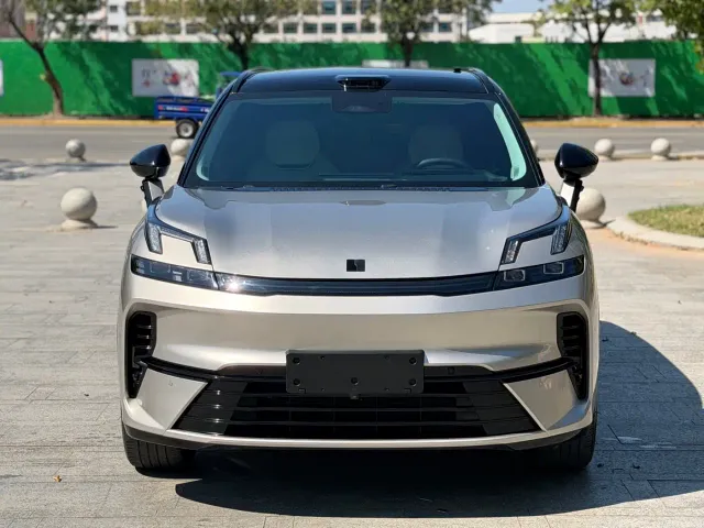Lynk & Co 08 EM-P — Фото автомобиля 2