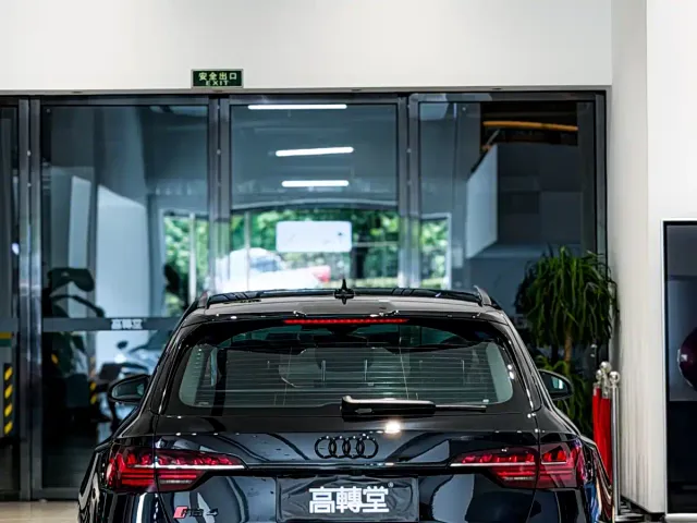 Audi RS 4 — Фото автомобиля 23