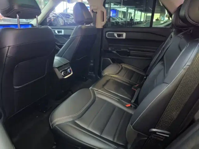 Ford Explorer — Фото автомобиля 16