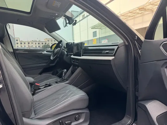Volkswagen Tiguan L — Фото автомобиля 4