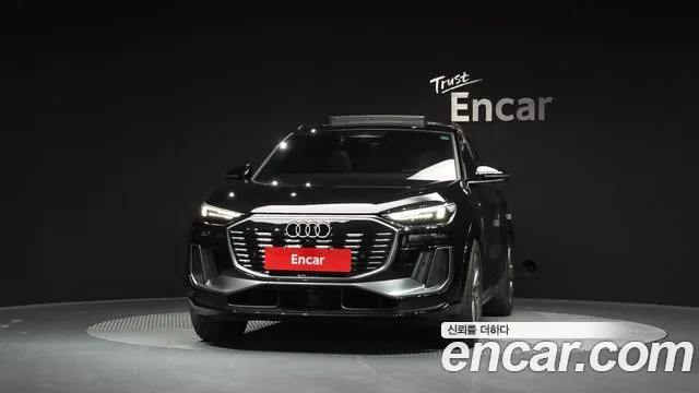 Audi Q6 e-tron — Фото автомобиля 3