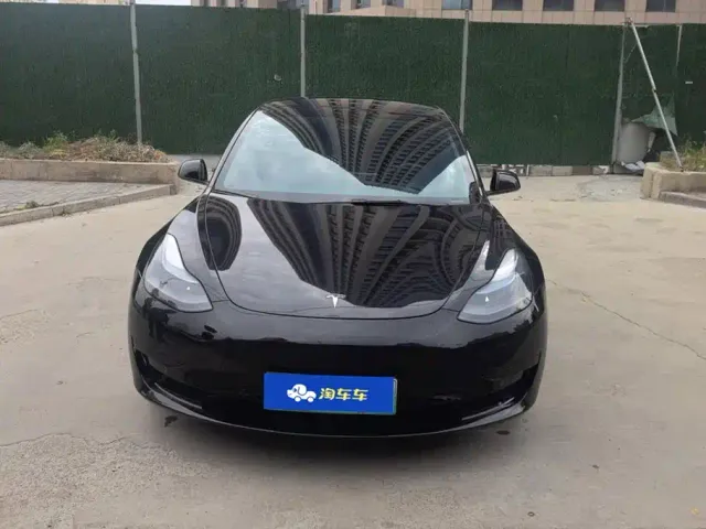 Tesla Model 3 — Фото автомобиля 2