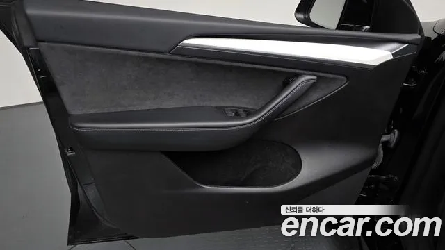 Tesla Model Y — Фото автомобиля 13