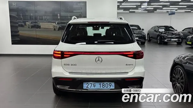 Mercedes-Benz EQB — Фото автомобиля 3