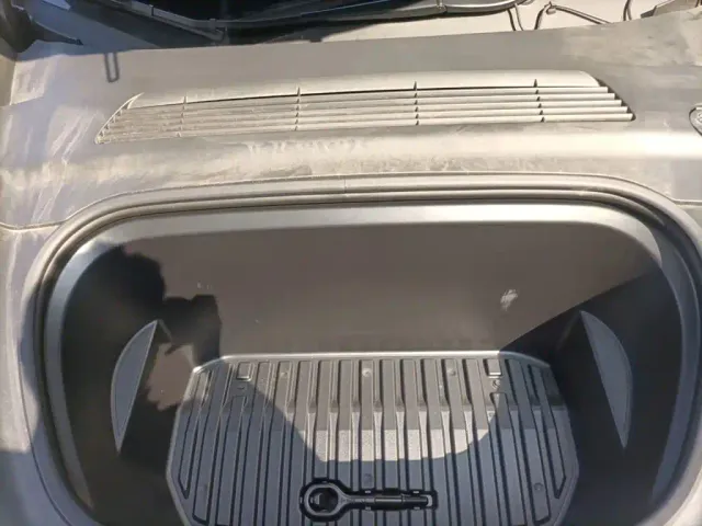 Tesla Model Y — Фото автомобиля 21