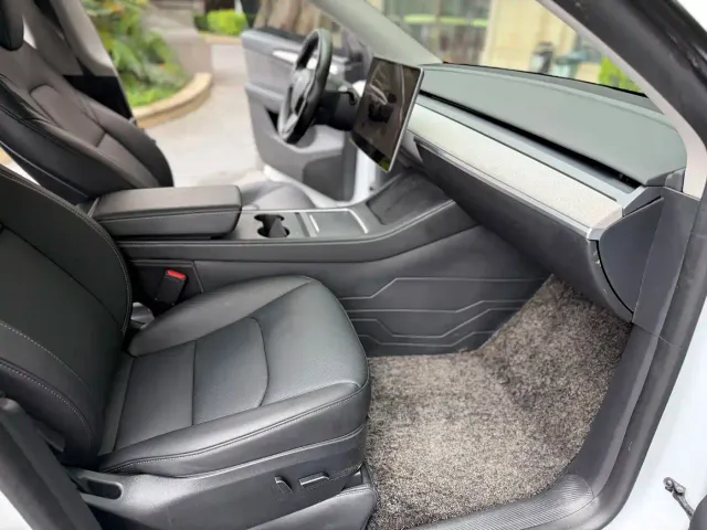 Tesla Model Y — Фото автомобиля 6