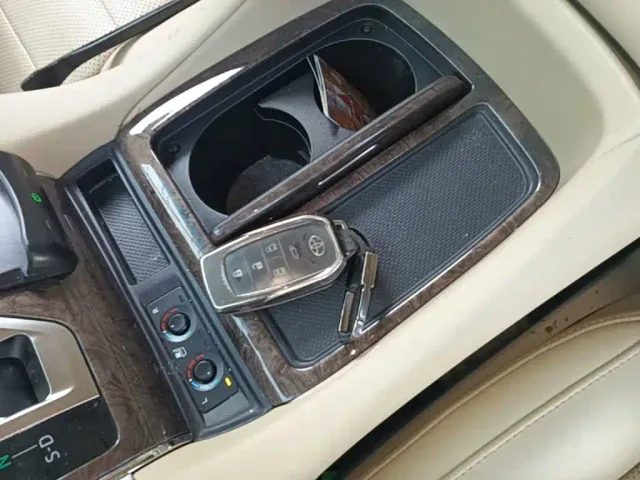 Toyota Vellfire — Фото автомобиля 16