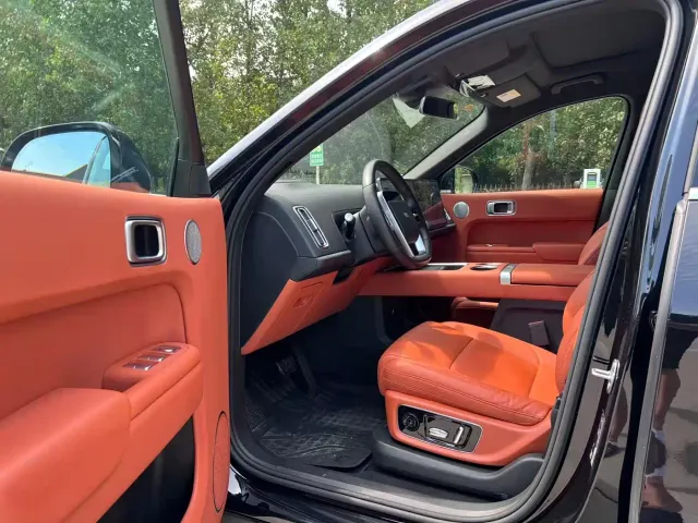 Li Auto L8 — Фото автомобиля 12