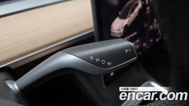 Tesla Model 3 — Фото автомобиля 9