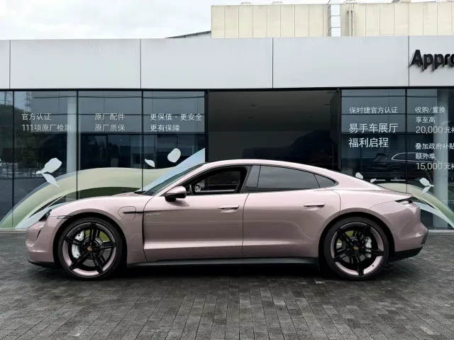 Porsche Taycan — Фото автомобиля 4