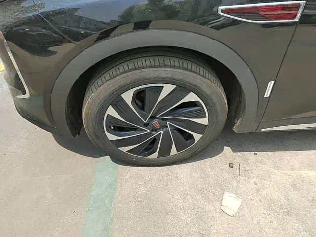 Hongqi HS7 PHEV — Фото автомобиля 24