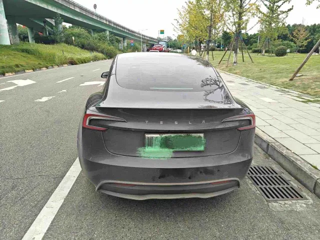 Tesla Model 3 — Фото автомобиля 6