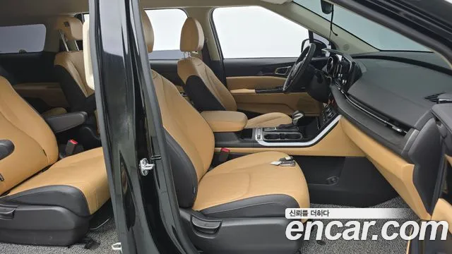 Kia Carnival Generation 4 — Фото автомобиля 11