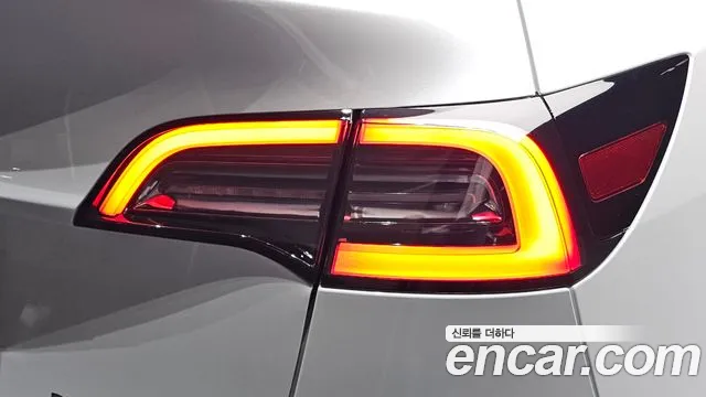 Tesla Model Y — Фото автомобиля 8