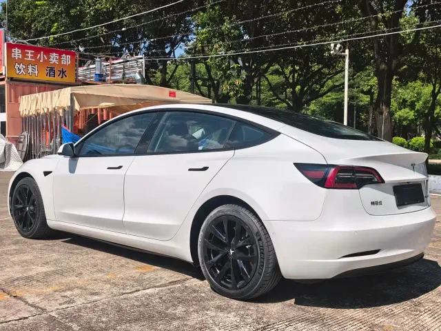 Tesla Model 3 — Фото автомобиля 8