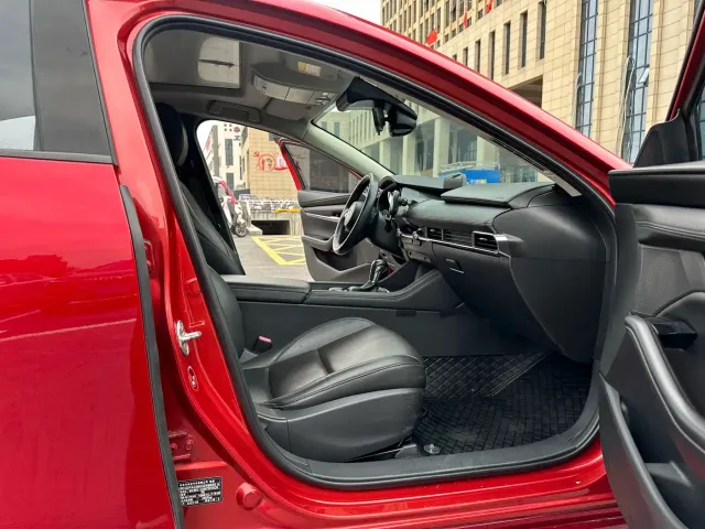Mazda Axela — Фото автомобиля 18