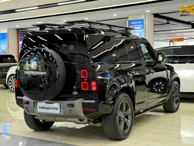 Land Rover Defender — Фото автомобиля 11