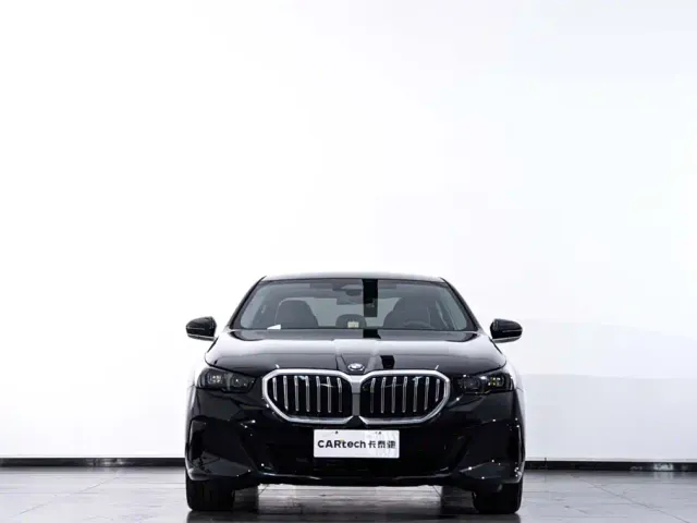 BMW 5 Series — Фото автомобиля 4
