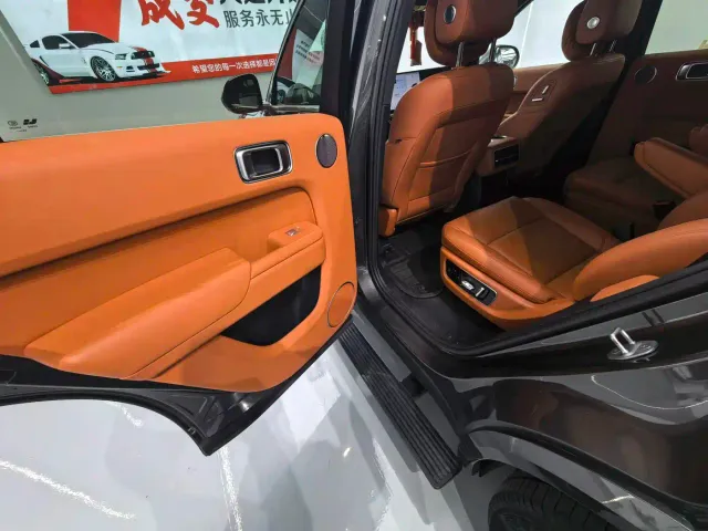 Li Auto L8 — Фото автомобиля 15
