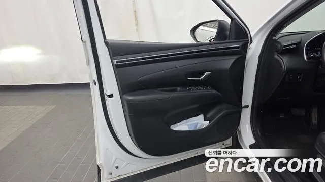 Hyundai Tucson Tucson (NX4) Бензин 1.6 турбо 2WD — Фото автомобиля 24