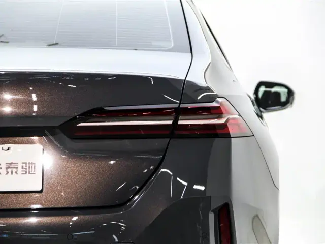 BMW 5 Series — Фото автомобиля 11