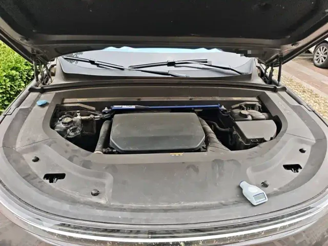 Li Auto L9 — Фото автомобиля 10
