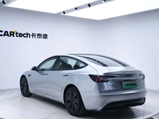 Tesla Model 3 — Фото автомобиля 7