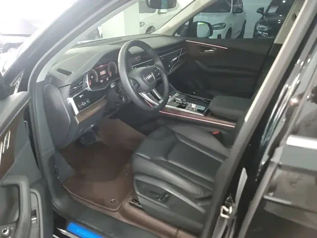 Audi Q7 — Фото автомобиля 14