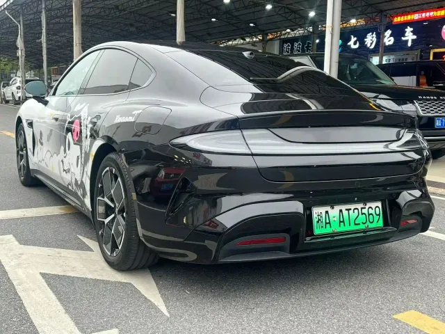 Xiaomi SU7 — Фото автомобиля 9