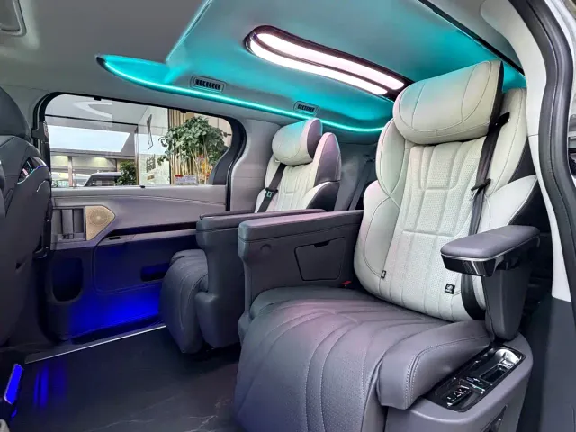 Toyota Sienna — Фото автомобиля 11