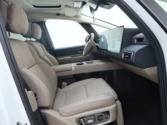 Li Auto MEGA — Фото автомобиля 15