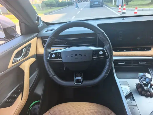 Roewe RX5 — Фото автомобиля 6