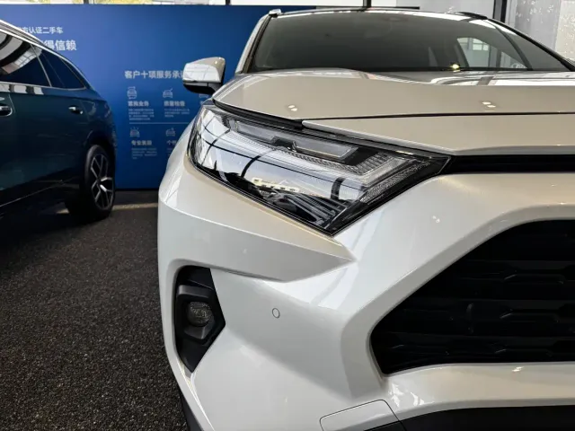 Toyota RAV4 — Фото автомобиля 18