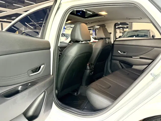 Hyundai Elantra — Фото автомобиля 14