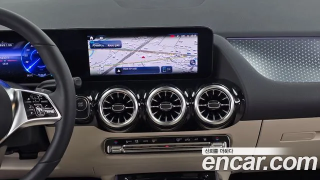 Mercedes-Benz EQA — Фото автомобиля 13