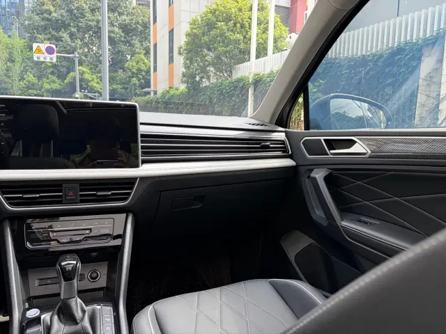 Volkswagen Tiguan L — Фото автомобиля 16