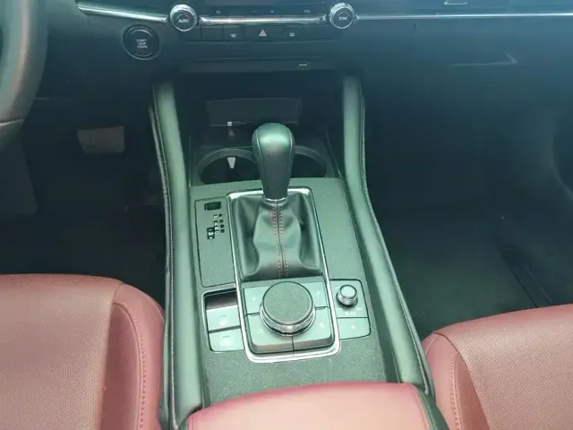 Mazda Axela — Фото автомобиля 16