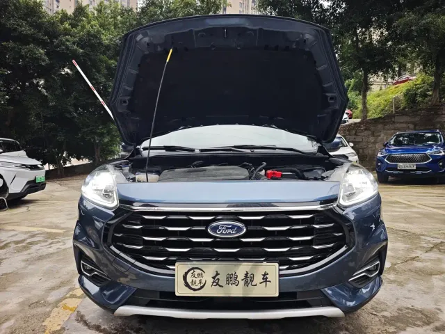Ford Escape — Фото автомобиля 4