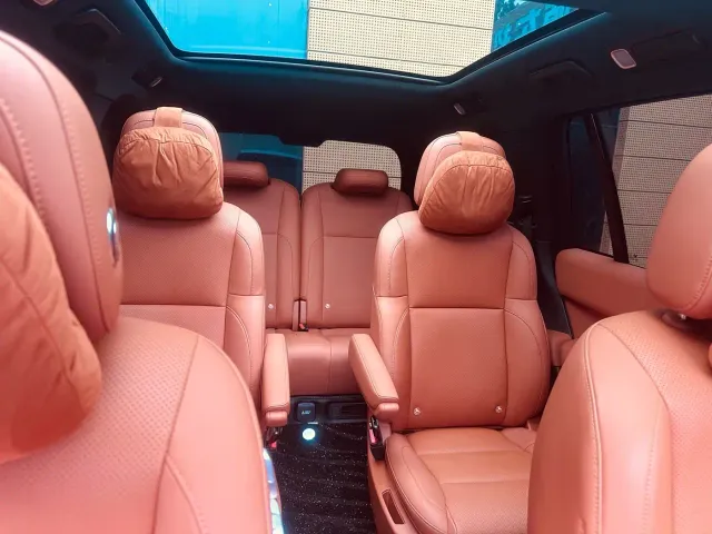 Li Auto L8 — Фото автомобиля 11